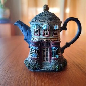 Vintage Hometown Teapot Cottages Antique Store